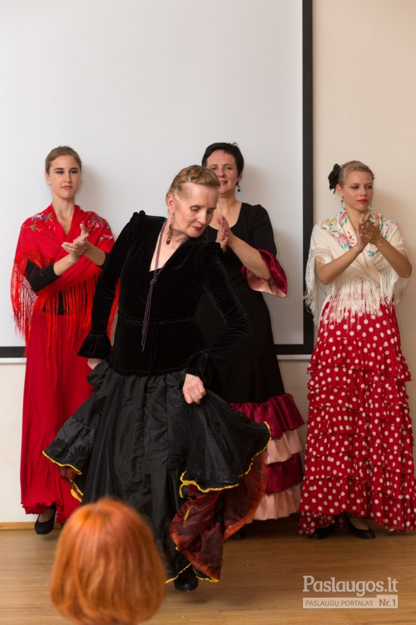 Flamenco skirtas įvairaus amžiaus žmonėms( iš 