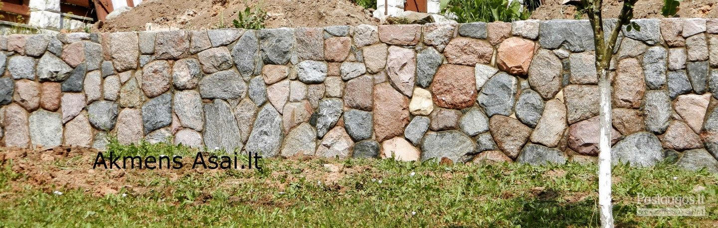 Siena iš skaldyto akmens