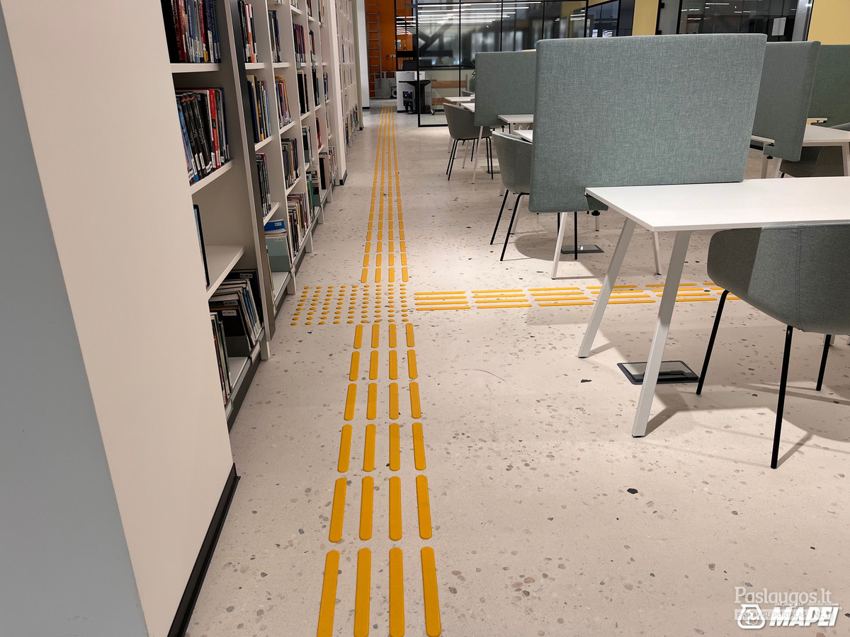 ULTRATOP TERRAZZO liejamų dekoratyvinio betono grindų sistema. KTU Biblioteka, Kaunas. Interjero dizainas: KAI DESIGN