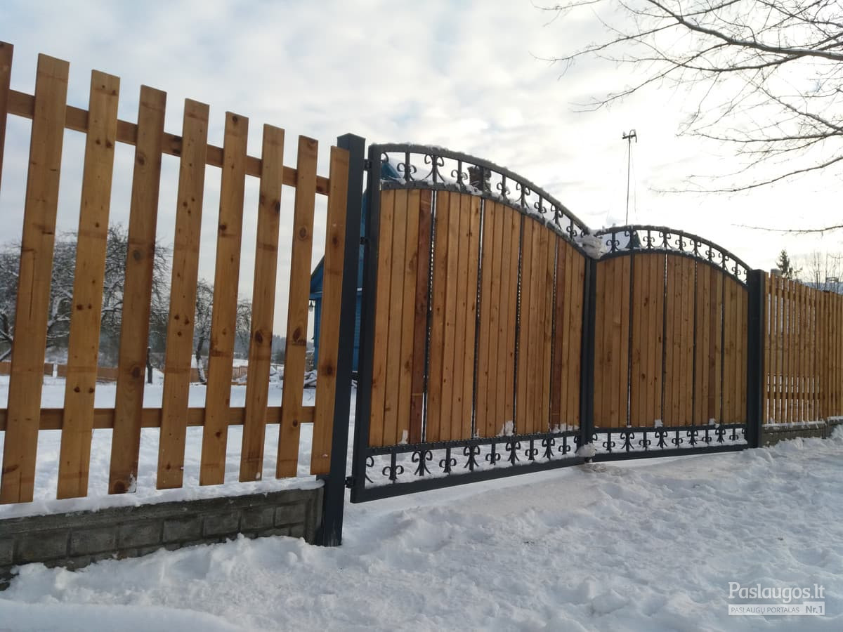 Siūlome medines tvoras su pilnu jų įrengimu. Tvoros impregnuotos giluminiu būdu, suteikiame garantija net iki 30 metų.