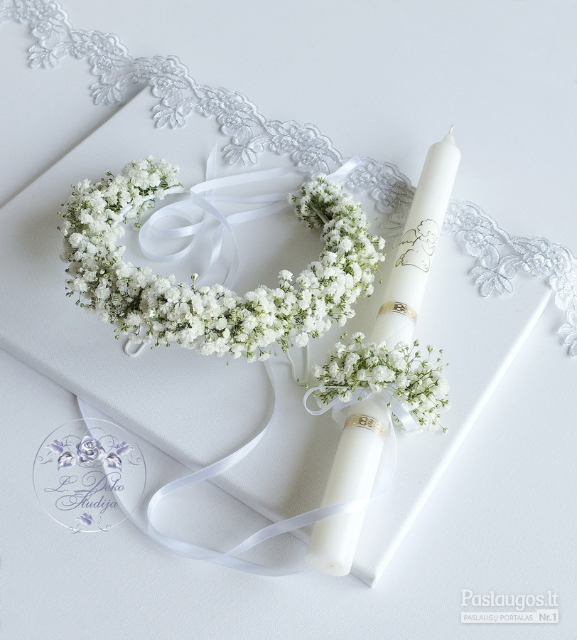 Rinkinukas krikštynoms: gyvų gėlių vainikėlis ir žvakės lankelis.