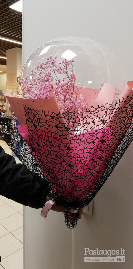 Gėlės balione