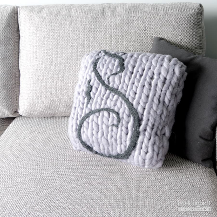 Merino  vilnos pagalvės, gaminamos pagal užsakovo norimus matmenis ir spalva.