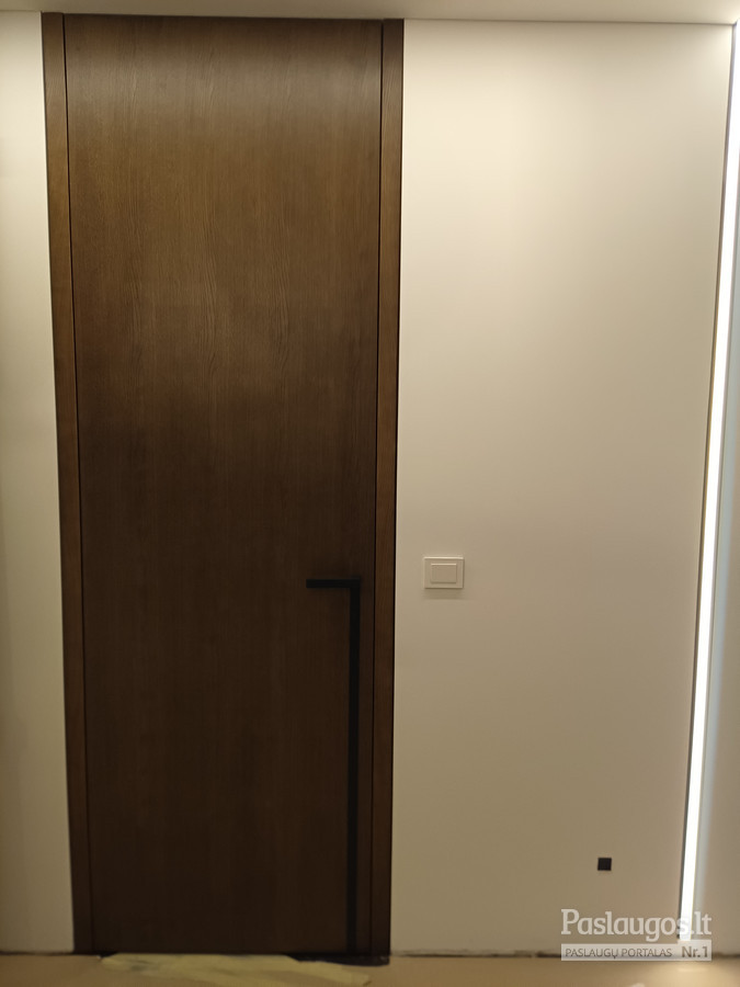 Ąžuolo faneruotos, beitcuotos, beapvadinės durys. Montavimas 100€ 
Tokios rankenos kaip nuotraukoje 300€