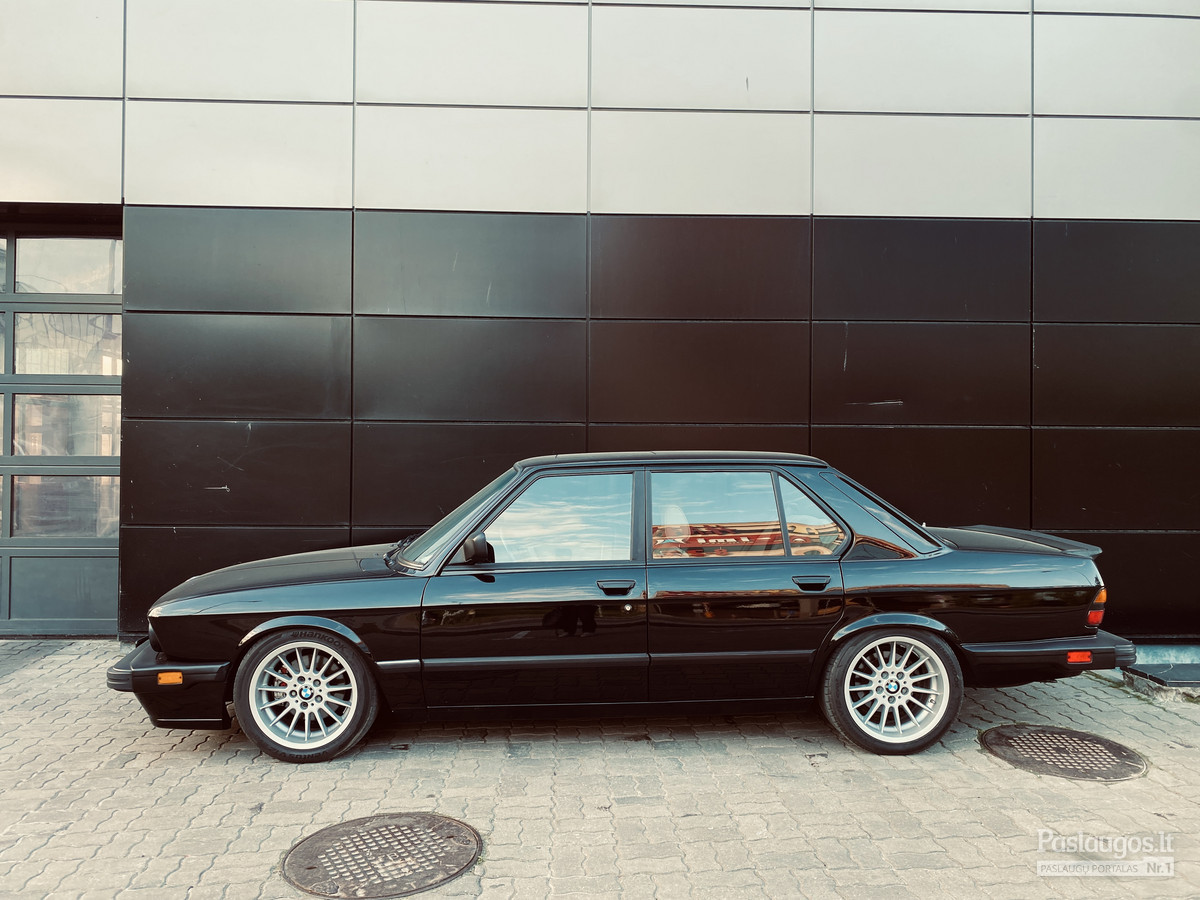 Retro automobilių nuoma Jūsų Šventei Vilnius / NILL NILL, UAB (Retro