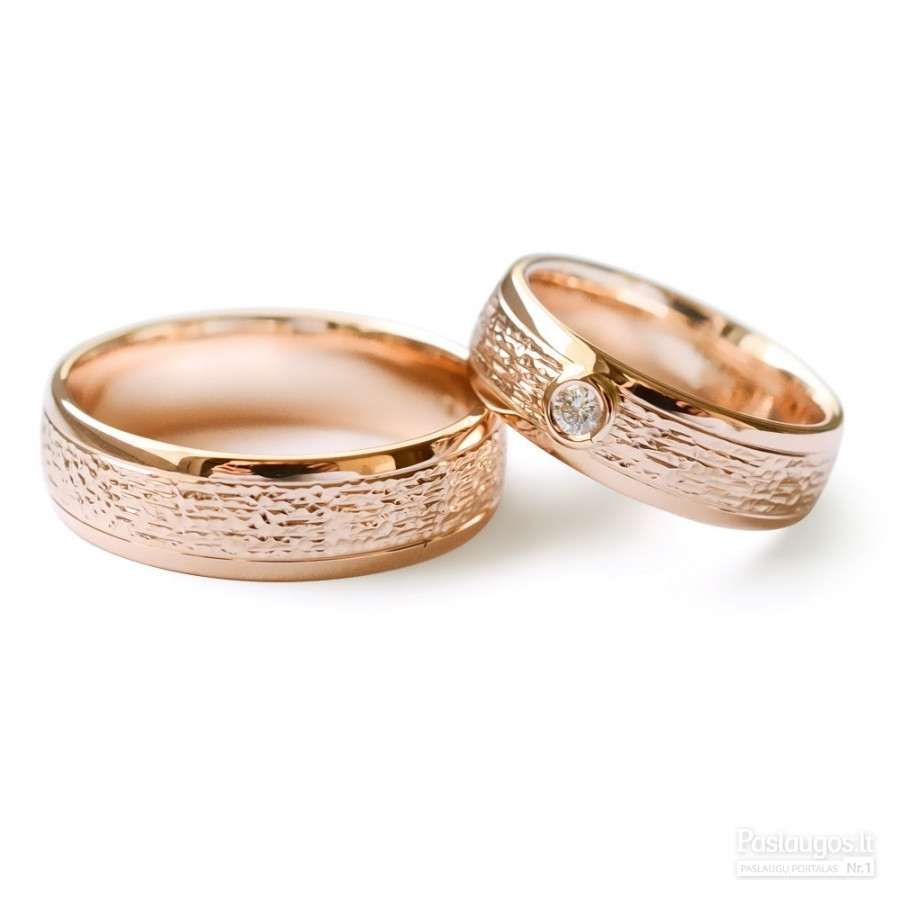 Raudono aukso vestuviniai žiedai. Su briliantu.