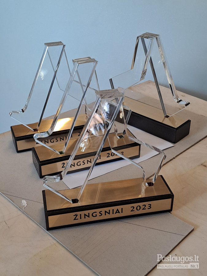 Apdovanojimų statulėlės, h - 25 cm, organinis stiklas, plastikas, mediena.