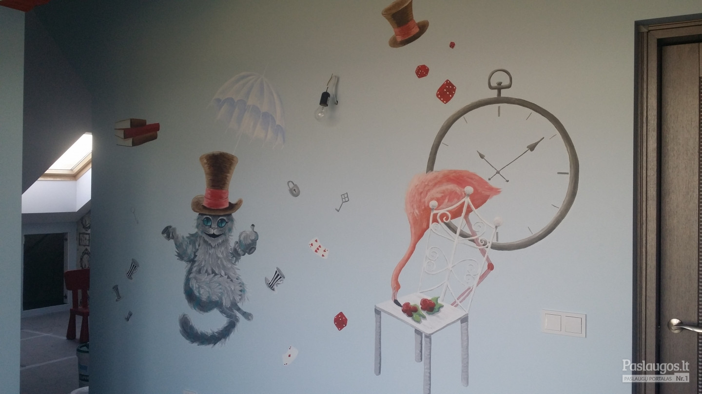 Piešinys ant sienos. Alisa stebuklų šalyje. Katinas,  flamingas, laikrodis, kauliukai, kortos. Sienų tapyba.