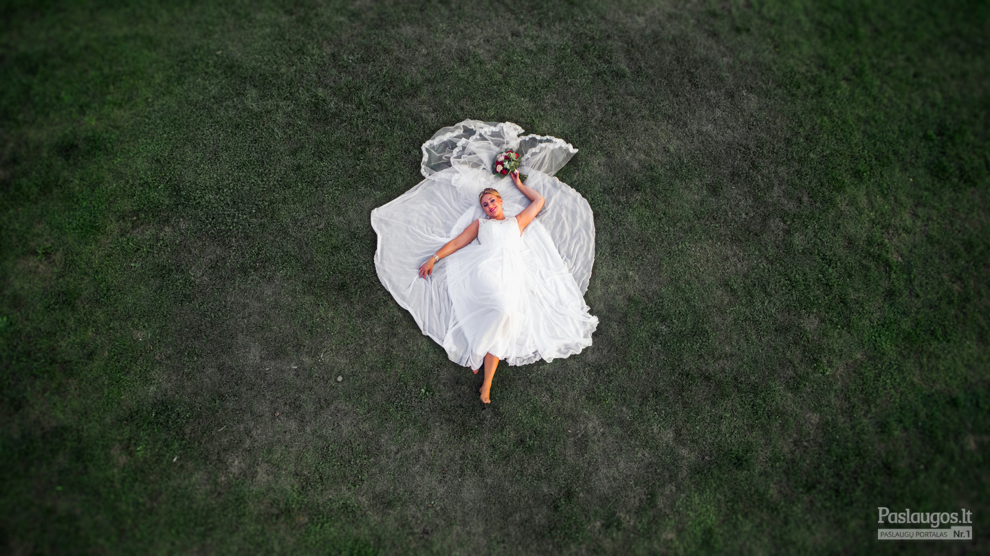 Vaizdas kitaip - vestuvių filmavimo/fotografavimo paslauga naudojant profesionalius dronus