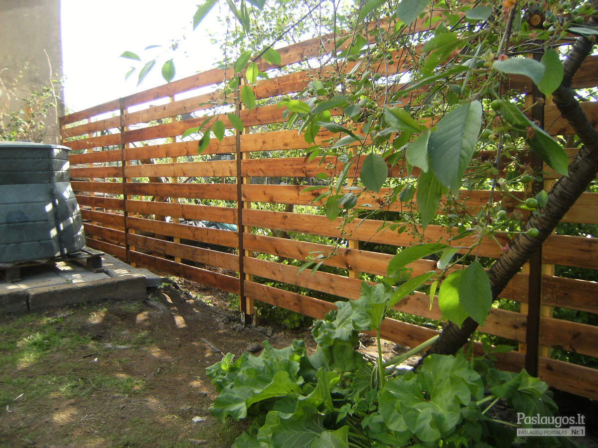 Montuojame ir parduodame medines tvoras. Dirbame visoje Lietuvoje.