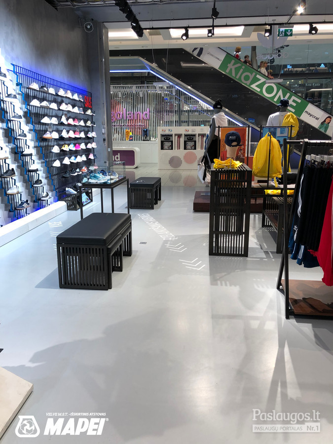 ULTRATOP dekoratyvinio betono grindų danga. Poliruotas efektas. Adidas parduotuvė Rygoje.
http://velvemst.lt/uploads/517_ultratop_lt_160318.pdf