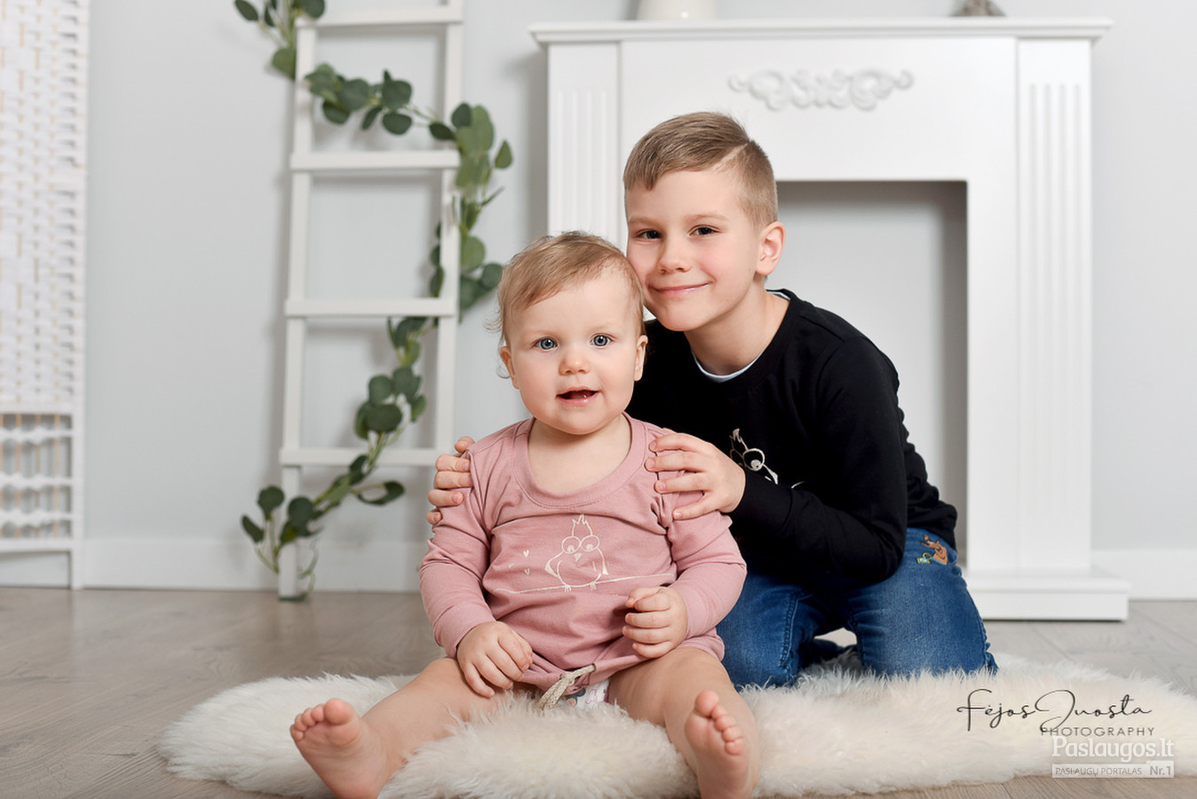 Kūdikių nuo 3 mėnesių fotografavimas mini studijoje arba jūsų namuose su fotografės dekoracijomis