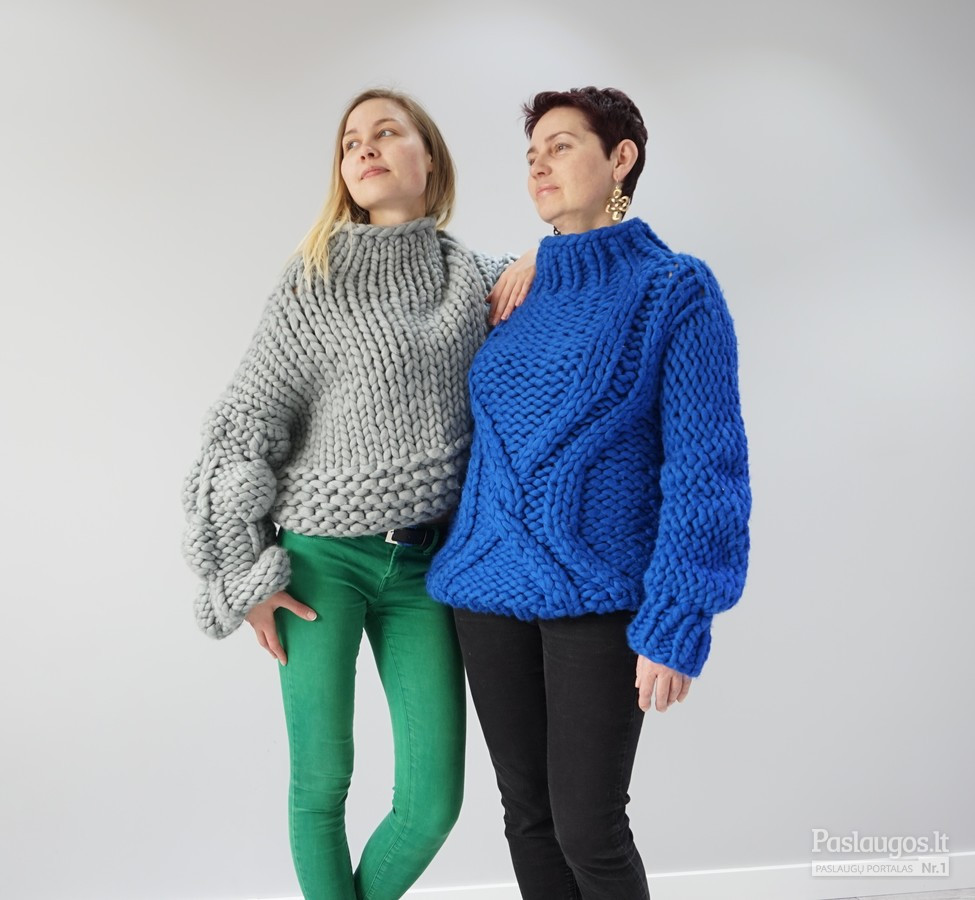 Rankų darbo merino vilnos megztinis. Galimos Įvairios spalvos. Universalus dydis.