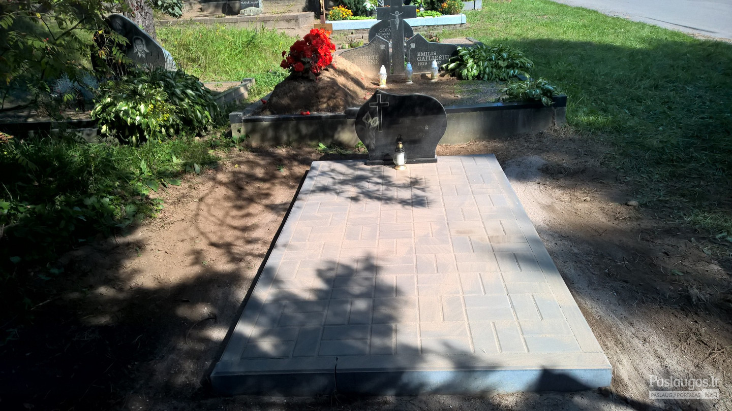 Ypač pigus kapavietės dengimas betoninėmis trinkelėmis, karveliškių kapinės 865688083