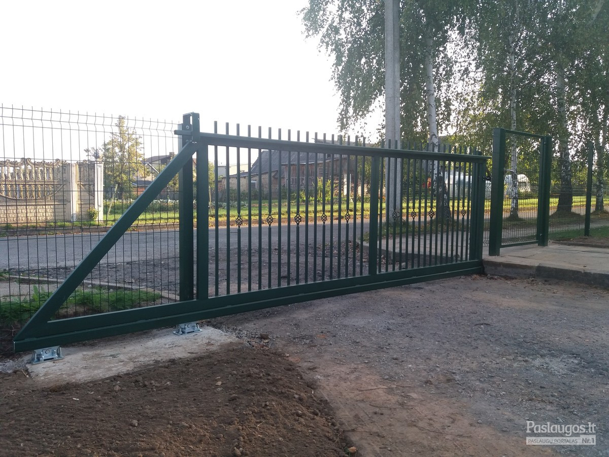 Gaminame ir montuojame stumdomus kiemo vartus, siūlome įsigyti kokybišką vartų automatiką, galime pajungti. Dirbame visoje Lietuvoje.