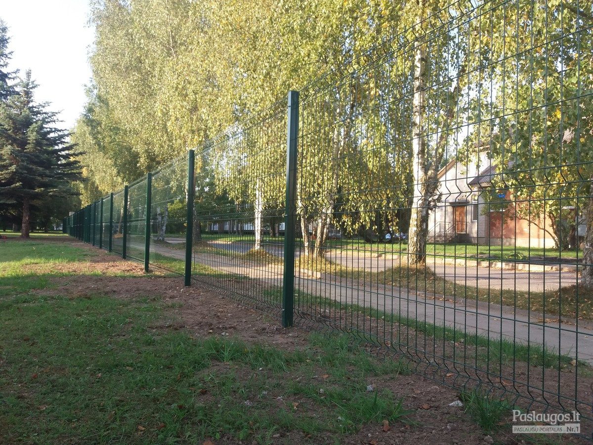 Montuojame ir parduodame segmentines tvoras. Taip pat parduodame ir  montuojame surenkamus tvoros pamatus. Ekonomiškiausias tvoros variantas kainos ir kokybės atžvilgiu. Dirbame visoje Lietuvoje.
