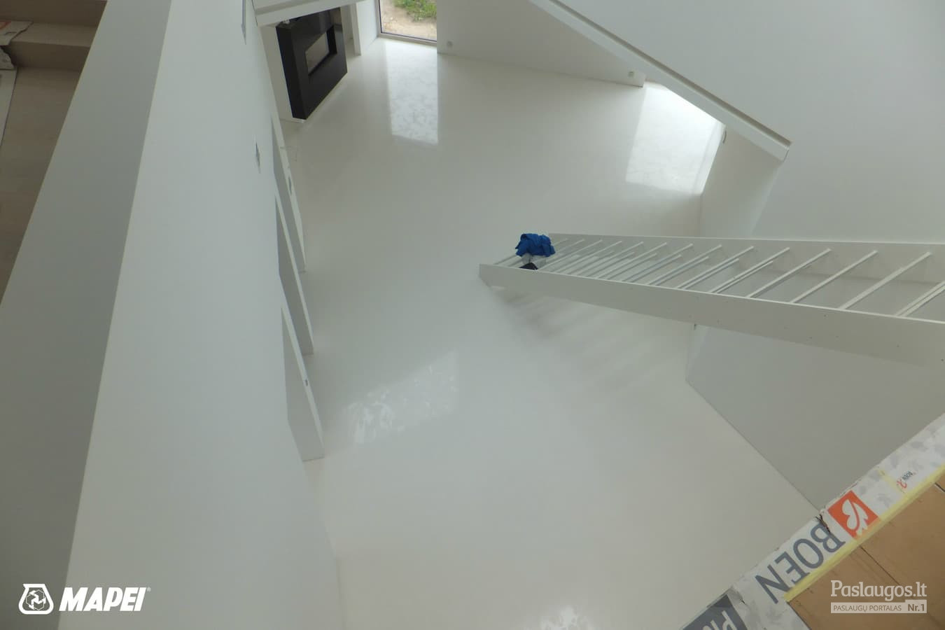 MAPEFLOOR SL savaime išsilyginanti epoksidinė grindų danga (balta) . Gyvenamasis namas.
http://velvemst.lt/uploads/Mapefloor_SL_lt.pdf