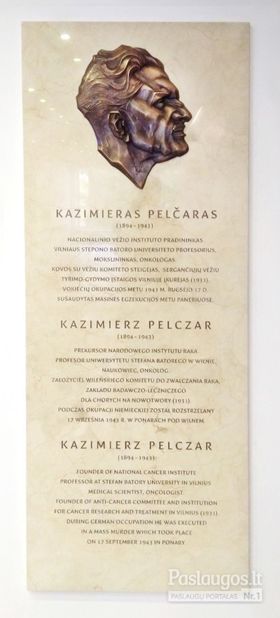 Atminimo lenta Nacionaliniame vėžio institute, bronza, marmuras. 60x150 cm.
