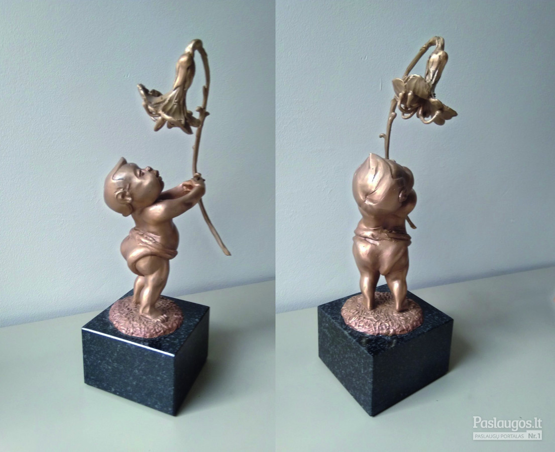Mažoji skulptūra, dovana užsakovės anūkui. Aukštis 10 cm, bronza, granitas.