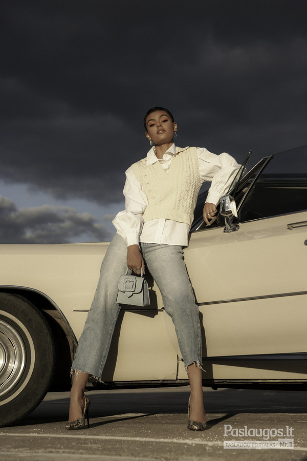 Karina Baranovska Vilnius Retro Cadillac automobilių Nuoma Darbų