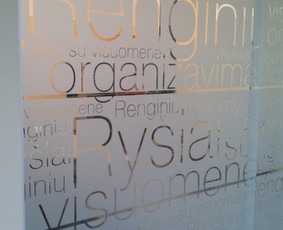 Stiklinių pertvarų dekoravimas