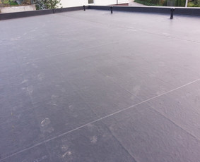 Individualių stogų hidroizoliacija, naudojant Firestone EPDM membraną. Pilnai klijuojama sistema.