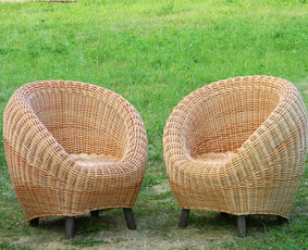 Kreslai
Matmenys: 85cm skersmuo, 80cm h.
Kaina: 100 €. vnt.
