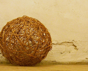 dekoracinis kamuolys.
Matmenys: 55cm skermuo.
kaina: 45 €