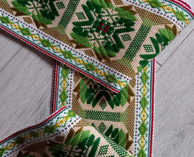 Austa juosta su pageidaujamu tekstu. Gaminio plotis - 16 cm.