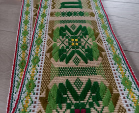 Austa juosta su pageidaujamu tekstu. Gaminio plotis - 16 cm.