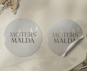 Moters malda apvalus lipdukas