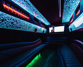 Partybusų - Limobusų nuoma šventėms visoje Lietuvoje - Limuzinų nuoma, transportas vestuvėms - 4 Limuzinų nuoma, transportas vestuvėms - Partybusų - Limobusų nuoma šventėms visoje Lietuvoje - 4