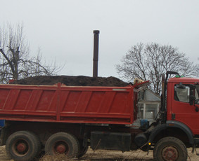 Juodžemis - Pristatymas smėlio, skaldos, sijotą juodžemį, Bobcat nuoma - 1