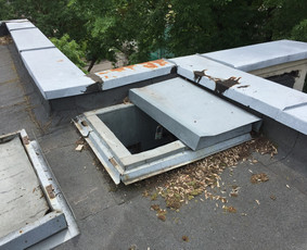 Plokščio stogo dengimas prilydoma ir Epdm danga - Stoglangių montavimas - 2 Stoglangių montavimas - Plokščio stogo dengimas prilydoma ir Epdm danga - 2