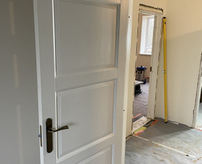 Apdailos Komanda - Durų montavimas - 1 Durų montavimas - Apdailos Komanda - 1