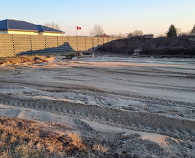 Ratinio ekskavatoriaus (račioko) paslaugos Polių grežimas - Sklypo lyginimas, formavimas - 1 Sklypo lyginimas, formavimas - Ratinio ekskavatoriaus (račioko) paslaugos Polių grežimas - 1