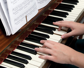 Privačios pianino/solfedžio/harmonijos pamokos Kaune - Muzikos mokytojai - 4 Muzikos mokytojai - Privačios pianino/solfedžio/harmonijos pamokos Kaune - 4