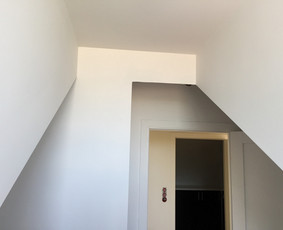 Tikslus ir preciziškas plokštumų ir kampų suvedimas glaistant ir dažant.