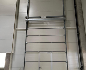 Pramoniniai vartai. Pakilimo tipas vertikalus