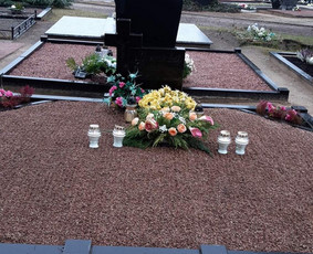 Kapų tvarkymas, priežiūra, dekoravimas Panevėžio apskrityje - Tradiciniai amatai - 2 Tradiciniai amatai - Kapų tvarkymas, priežiūra, dekoravimas Panevėžio apskrityje - 2