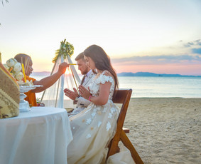 Nuotraukos autorė - Vera Gorbačiova("VG Wedding & Glamour photogr"),
Planuotoja, dekoratorė, režisierė, medaus mėn. gidė - K. Vanagienė ("Vestuvių Fėja"),
Šventės vieta - Tailandas
Rit...