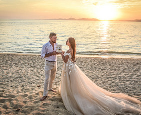 Nuotraukos autorė - Vera Gorbačiova("VG Wedding & Glamour photogr"),
Planuotoja, dekoratorė, režisierė, medaus mėn. gidė - K. Vanagienė ("Vestuvių Fėja"),
Šventės vieta - Tailandas
Rit...