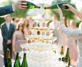 Barmeno paslaugos Jūsų šventei (mobilus baras) - Šampano piramidė - 1 Šampano piramidė - Barmeno paslaugos Jūsų šventei (mobilus baras) - 1