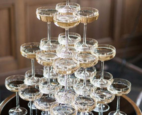 Barmeno paslaugos Jūsų šventei (mobilus baras) - Šampano piramidė - 2 Šampano piramidė - Barmeno paslaugos Jūsų šventei (mobilus baras) - 2