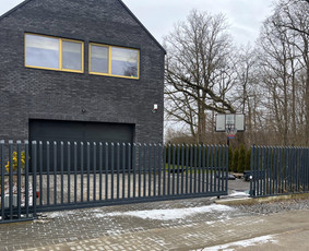 Metalo gaminiai - turėklai, tvoros, vartai, stoginės - Stumdomų vartų gamyba - 1 Stumdomų vartų gamyba - Metalo gaminiai - turėklai, tvoros, vartai, stoginės - 1