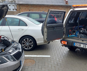 Sunkvežimių ir lengvųjų automobilių pagalba kelyje 24/7 - Automobilio užvedimas - 1 Automobilio užvedimas - Sunkvežimių ir lengvųjų automobilių pagalba kelyje 24/7 - 1
