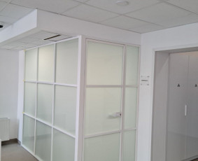 Stiklo pertvara medicinos klinikai
