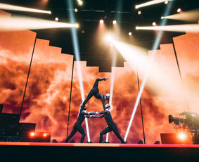 Talentas,Grožis, Kokybė, Tobulumas ... tai Diamonds SHOW!
Pasiilgai nenumaldomo širdies virpulio?! Kraują stingdančių pojūčių?...
Mes Jūsų šventes paversime įsimintinomis amžiams.