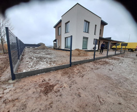 Montuojam segmentines ir metaliniu tvoralenčių tvoras / Arvydas / Darbų pavyzdys ID 2234050