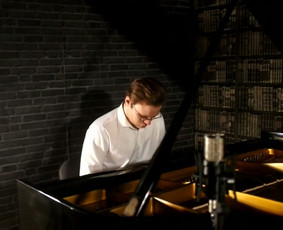 Džiazo pianistas ir grupė / Linas Karaliūnas / Darbų pavyzdys ID 2239698